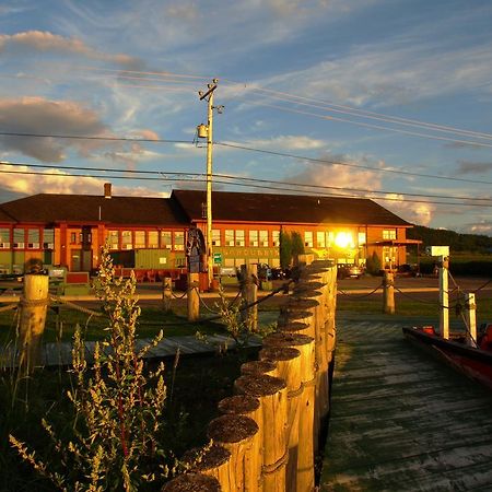 Sainte Anne-des-Chênes Auberge Internationale La Vieille Ecole מראה חיצוני תמונה