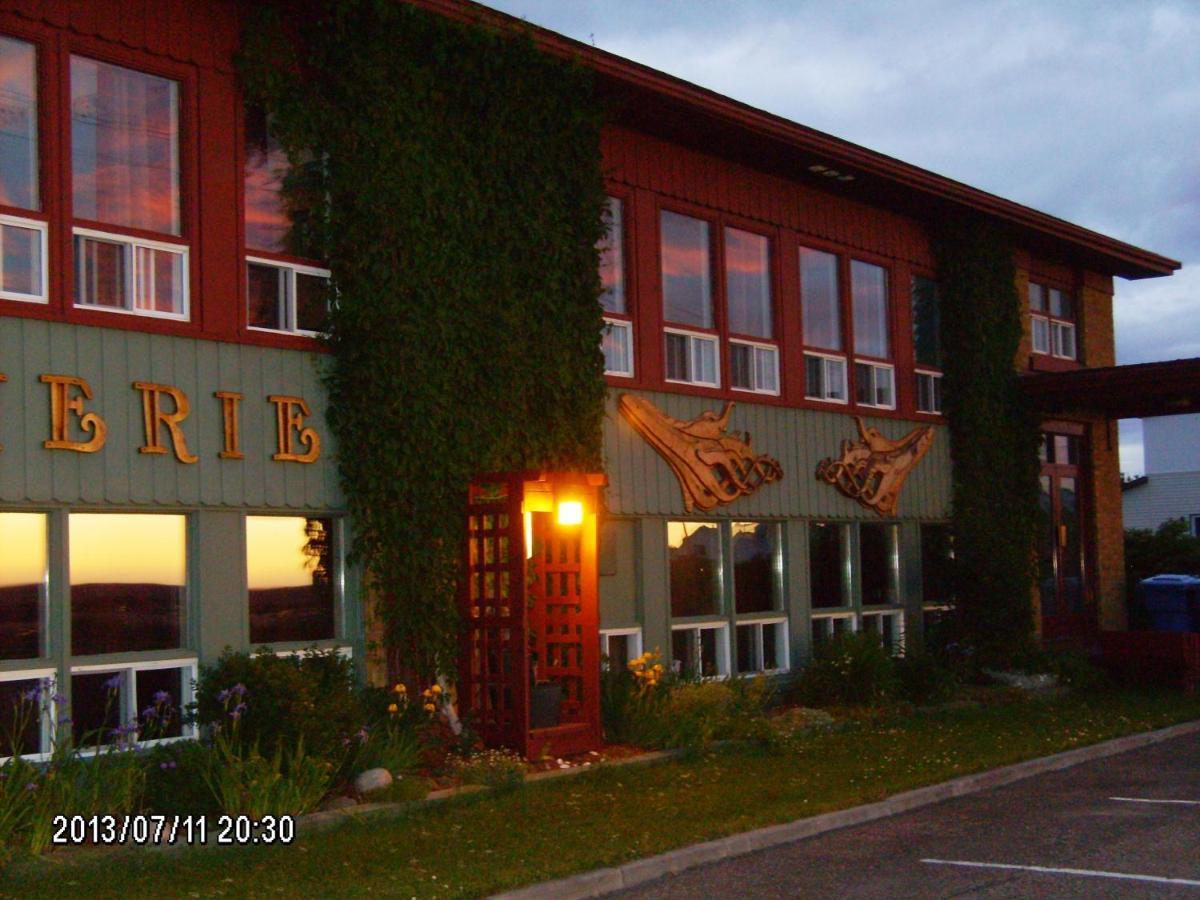 Sainte Anne-des-Chênes Auberge Internationale La Vieille Ecole חדר תמונה