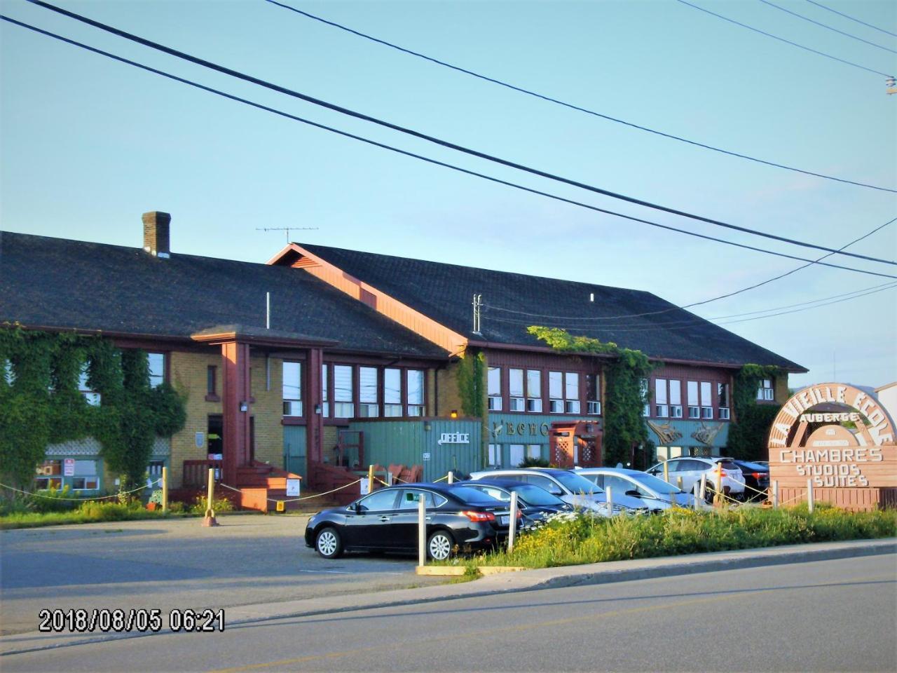 Sainte Anne-des-Chênes Auberge Internationale La Vieille Ecole מראה חיצוני תמונה